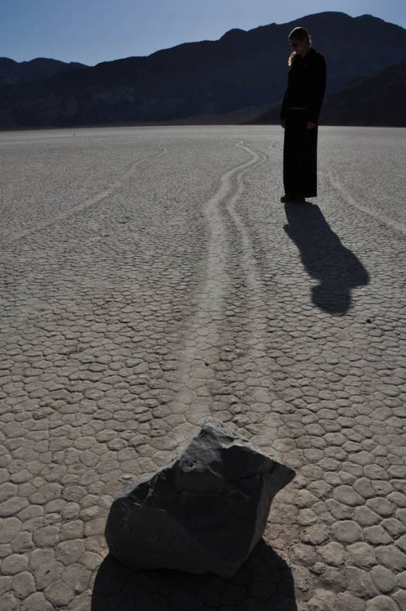 As incríveis pedras que se movem, no leito seco de um antigo lago no Death Valley National Park, na Califórnia - EUA